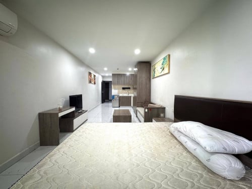 HCN Condo type studio room for rent