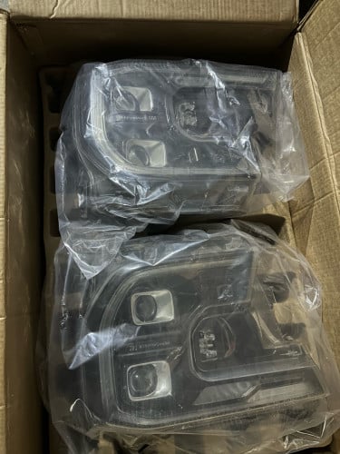 Headlight aftermarket ( china ចិន )  for ford XL and XLT  secondhand 200$