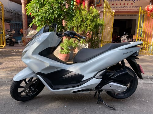 Honda Pcx150cc 2018 ស្មាតឃី New98%មានពន្ធកាតគ្រីស្លាកលេខ