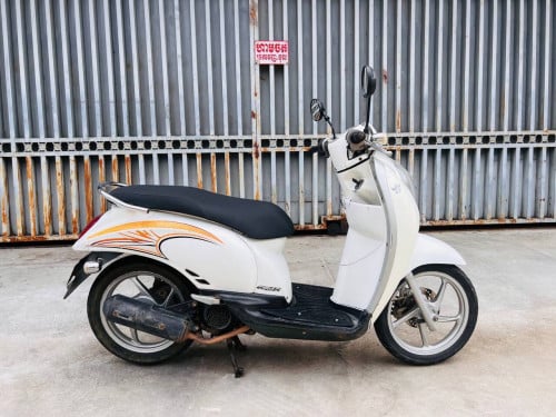 Honda scoopy (110cc, year2011, 650$) have all documents