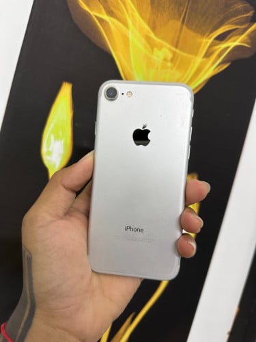 iPhone7 32g ស្នុំមានស្កេនអត់ ICloud ថ្មនៅ89%សំបកតួរស្អាតតម្លៃលក់28$ដាច់