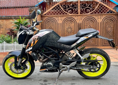 KTM DUKE (200cc, year2016, 780$) have all documents