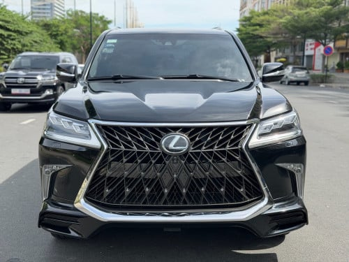 Lexus LX570 ឆ្នាំ2018 V8 Full option ធានាឡានស្អាត