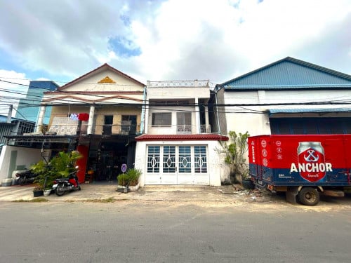 Shophouse for Rent in Tumnob Tuek – Near Toul Tompung Area ✨