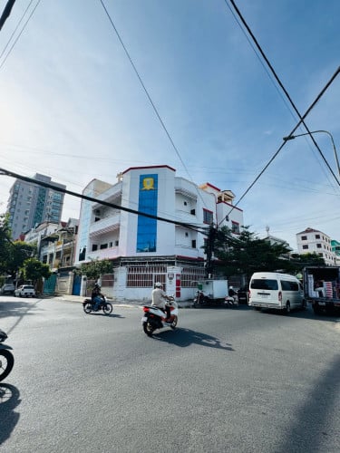 Small Building 9 Bedrooms For Rent Close to Olmpic Market