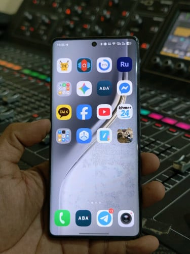 Techno camon 40pro5G RAM16 ROM256G សំនុំហ្សុីន 165$ ចរចារបាន