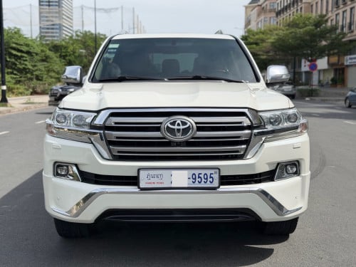 Toyota Land Cruiser ឆ្នាំ2017 V6 សាំង ម្ចាស់ដើម មហាថ្មី