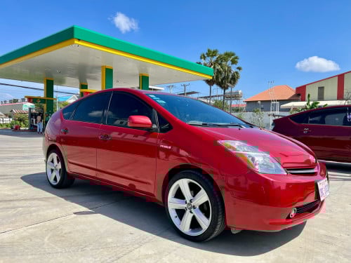 Toyota Prius 2006 half full