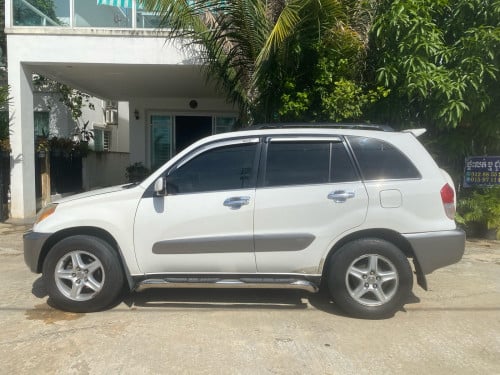TOYOTA  RAV-4-L 01-P1-ឡាន​នៅផ្ទះ​