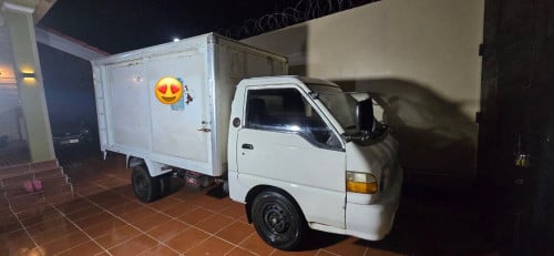 ឡានមានទូសម្រាប់ជួលខែ/ 工厂用租赁卡车