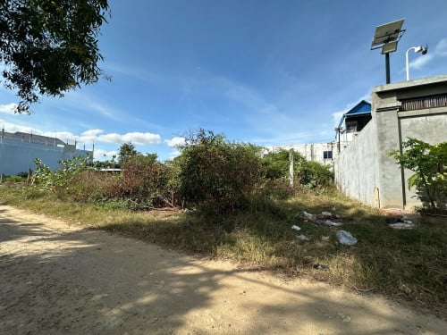 ដីលក់នៅក្រុងតាខៅ្ម