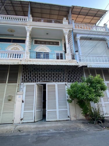 ផ្ទះនៅជិតផ្សារដេប៉ូលក់