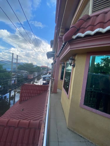 ផ្ទះមានបន្ទប់ជួល៣៦បន្ទប់មានភ្ញៀវនៅពេញស្រាប់ត្រូវការជួលបន្ទាន់ម្ចាស់ត្រូវទៅនៅស្រុកឆ្ងាយ