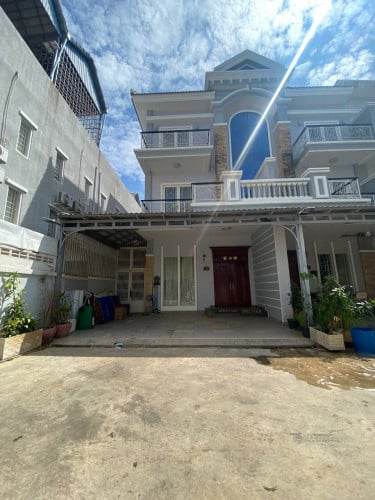 វីឡាកូនកាត់សម្រាប់ជួលនៅបុរីវិមានភ្នំពេញ ផ្លូវជាសុផារ៉ា (សម្ភារះពេញ)