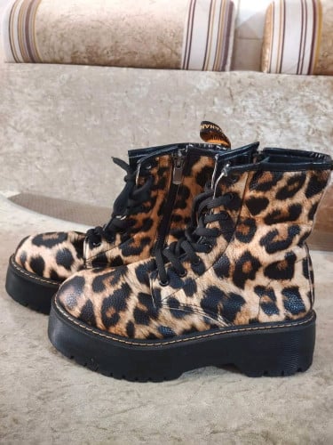 ស្បែកជេីងលក់