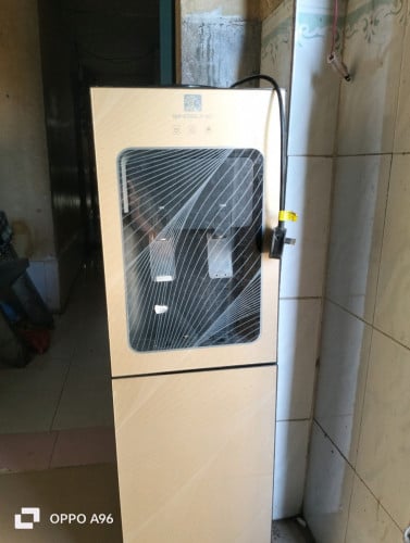 ម៉ាស៊ីនទឹកក្តៅនឹងត្រជាក់