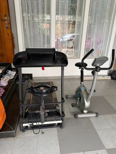 ម៉ាស៊ីនរត់ និង កង់ ចង់លក់ 280$ កាលទិញមួយឈុតនេះ 790$ ប៉ុន្ដែអត់ប្រើ ចឹងចង់លក់វិញ