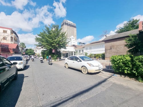 ដីលក់បន្ទាន់ - នៅខណ្ឌ៧មករា | 急售土地 - 位于7 Makara区 | Land For Urgent Sale - Khan 7Makara