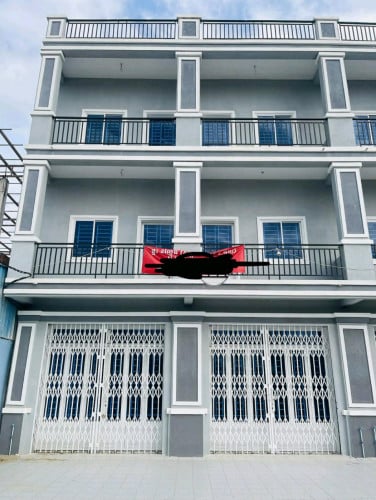 បងៗផ្ទះនៅថ្មីចុះពីស្តុបផ្សារបែកចាន700m ពីល្វែងបងៗ