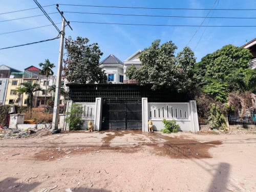 វីឡាលក់បន្ទាន់ នៅសង្កាត់បឹងទំពុន 800m ពីវត្តសន្សំកុសល់