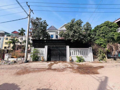 វីឡាសម្រាប់លក់ នៅសង្កាត់បឹងទំពុន 800m ពីវត្តសន្សំកុសល់