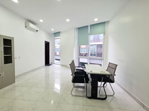 [OFFICE SPACE FOR RENT] 30.20sqm at Sangkat Srah Chak, Khan Daun Penh