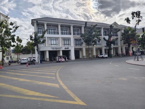 ផ្ទះអាជីវកម្មសម្រាប់ជួល | Shophouse for Rent