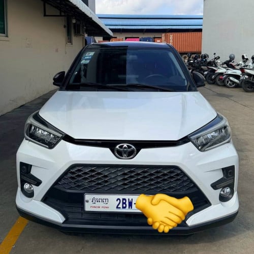 លក់ឡាន Toyota Raize ឆ្នាំ​2023 ពណ៍ស ដំបូល​ខ្មៅ