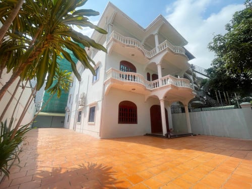 វីឡាសម្រាប់ជួល នៅទន្លេបាសាក់ | Villa for rent at Ton;e Basak