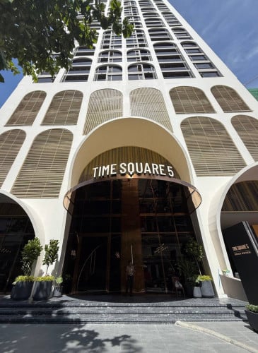 2 bed Time Square5- Condo For Sale