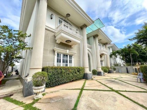5+2 Pool Villa for Rent in Borey Chipmong Grand