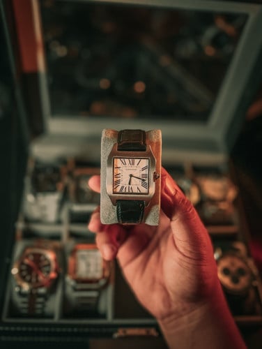 Cartier ម៉ាស៊ីន​ប្រេីថ្ម​ មុខតូច