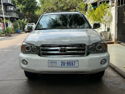 Highlander 2003 V4 ប៉ុង 1 កៅអី​ចុច​ ដំបូល​បេីក​  ក្នុង​លឿង​