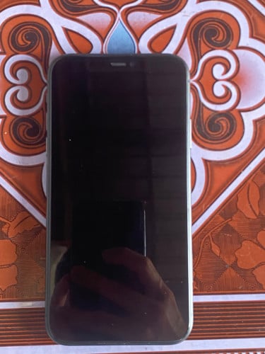 iPhone 11 64G LL/A ថ្ម84% អត់ស្គេន នៅស្អាតលក់ 85$