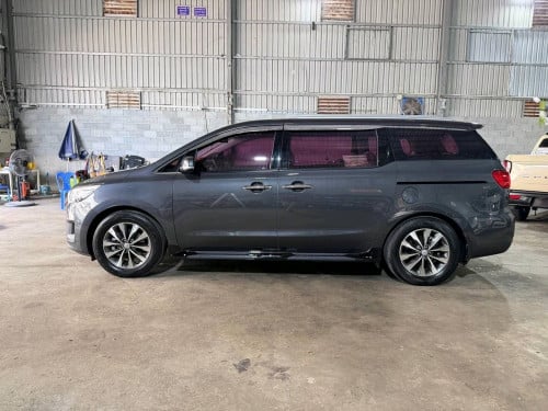 Kia carnival 2016full option ទ្វាអូតូ3