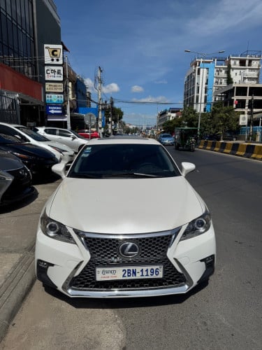 LEXUS CT200h 2011 Full Premiere