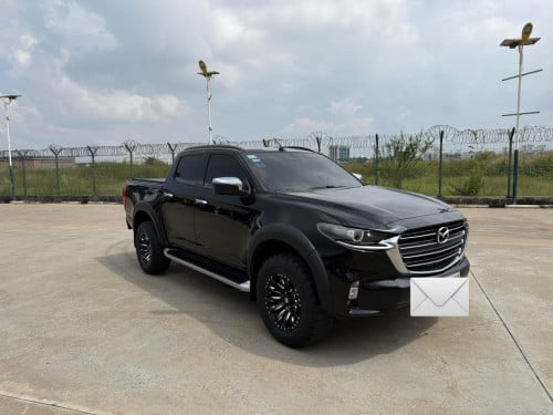 Mazda BT-50 3.0L Full option 2022ប្រេីបាន6មុឺនគីឡូ​  តំលៃចរាបានទៀត