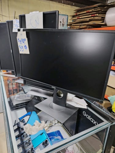Monitor Dell P2417h 24inch HDMI,DP,VGA 39$ បង្វិលបាន ឡៃឡុង
