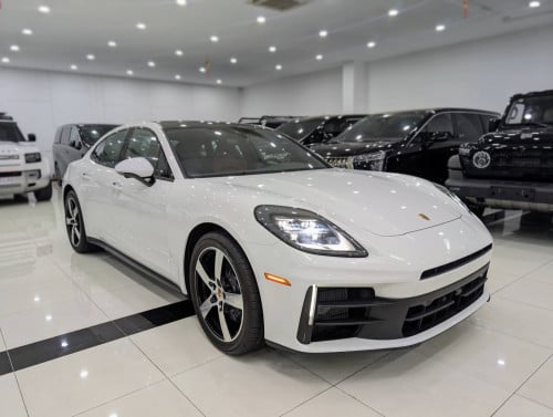 Porsche Panamera 4S 2025