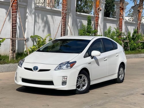 Prius 2010 option 4  ក្នុងលឿង