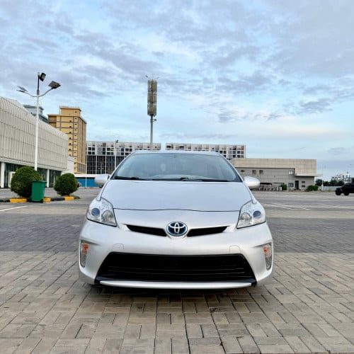 Prius 2013 option 3 ពណ៌ប្រាក់ ក្នុងស