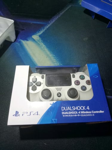PS4 controller