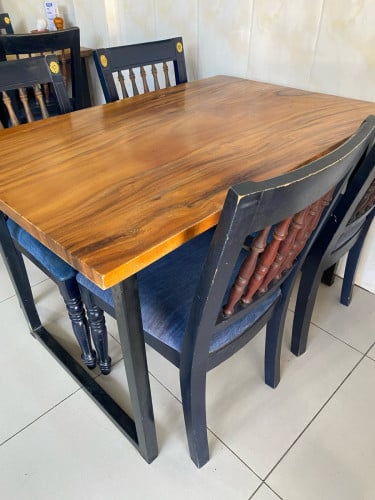 Table & Chairs