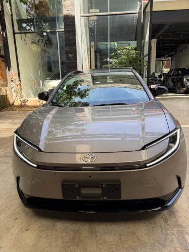 Toyota BZ5 លក់បញ្ចុះតំលៃពិសេស