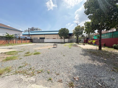 ដីសម្រាប់ជួលឬស្សីកែវ