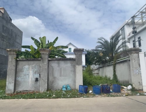 ដីសំរាប់លក់នៅក្បែរបុរីពិភពថ្មីផ្សារឈូកមាស