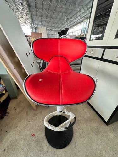 កៅអីថ្មី