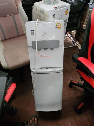 ម៉ាសុីនទឹកក្ដៅទឹកត្រជាក់