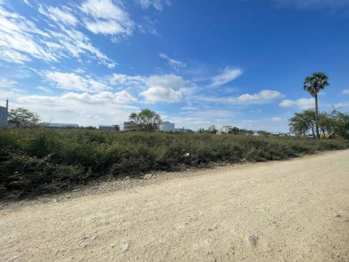 ដីកែងលក់នៅជិតឈូកវ៉ា២ ជាប់ផ្លូវ16mចុះពីផ្លូវរថភ្លើង200m