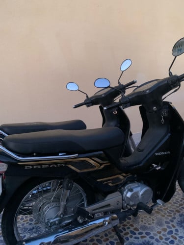 លក់ម៉ូតូតម្លៃ1870 មានកាតគ្រី